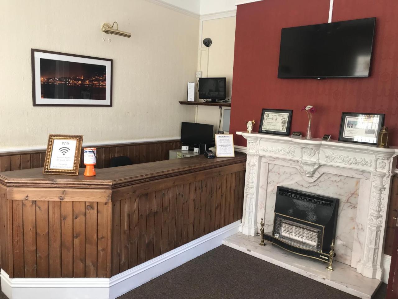 Queen Victoria Hotel ウォルヴァーハンプトン エクステリア 写真