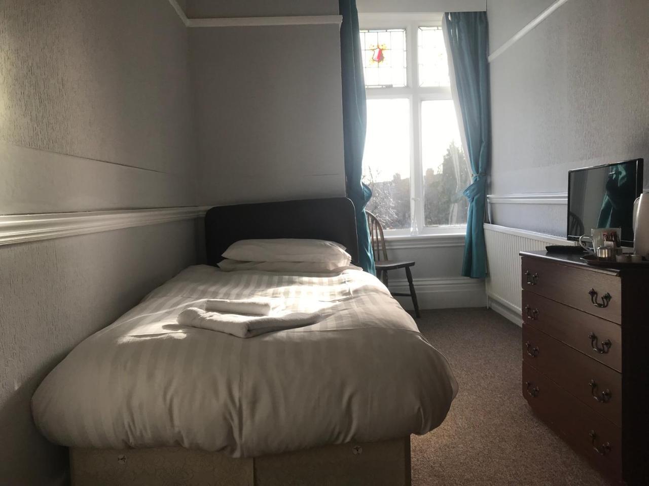 Queen Victoria Hotel ウォルヴァーハンプトン エクステリア 写真