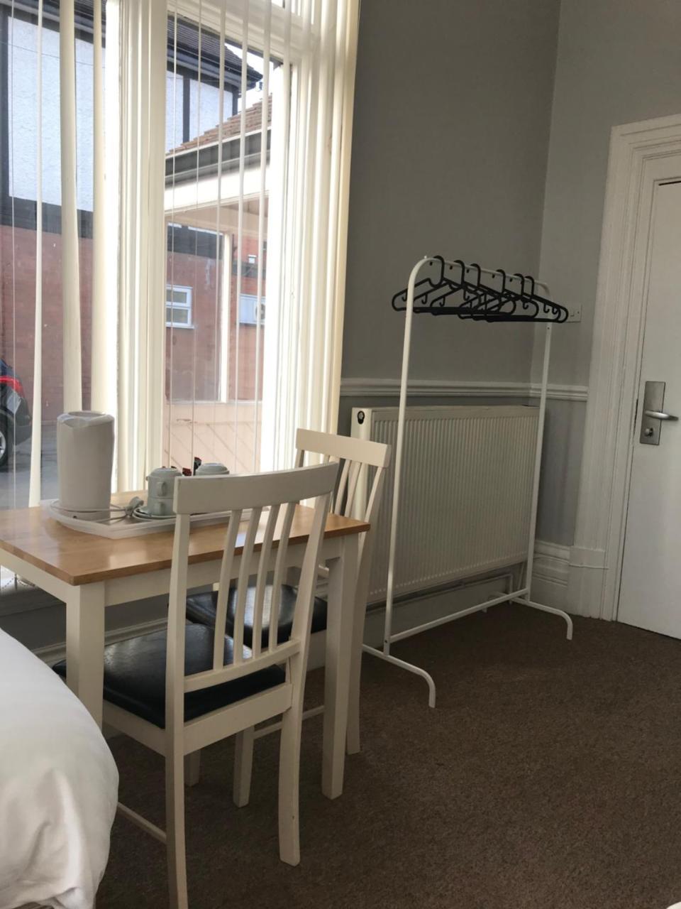 Queen Victoria Hotel ウォルヴァーハンプトン エクステリア 写真
